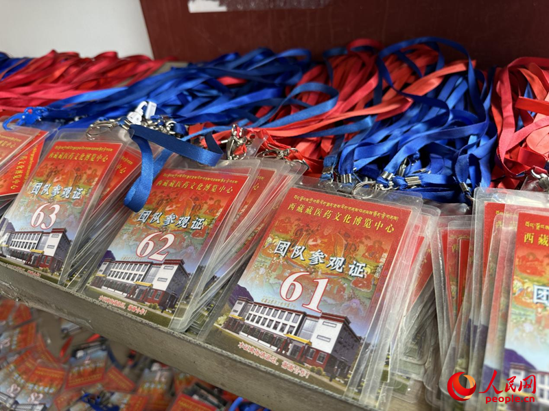 游客须凭团队参观证方可进入购物点。
